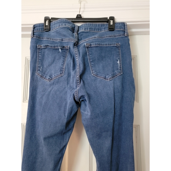 Women's Old Navy Rockstar Mid Rise Jeans.  Size 14 EUC - Picture 8 of 8